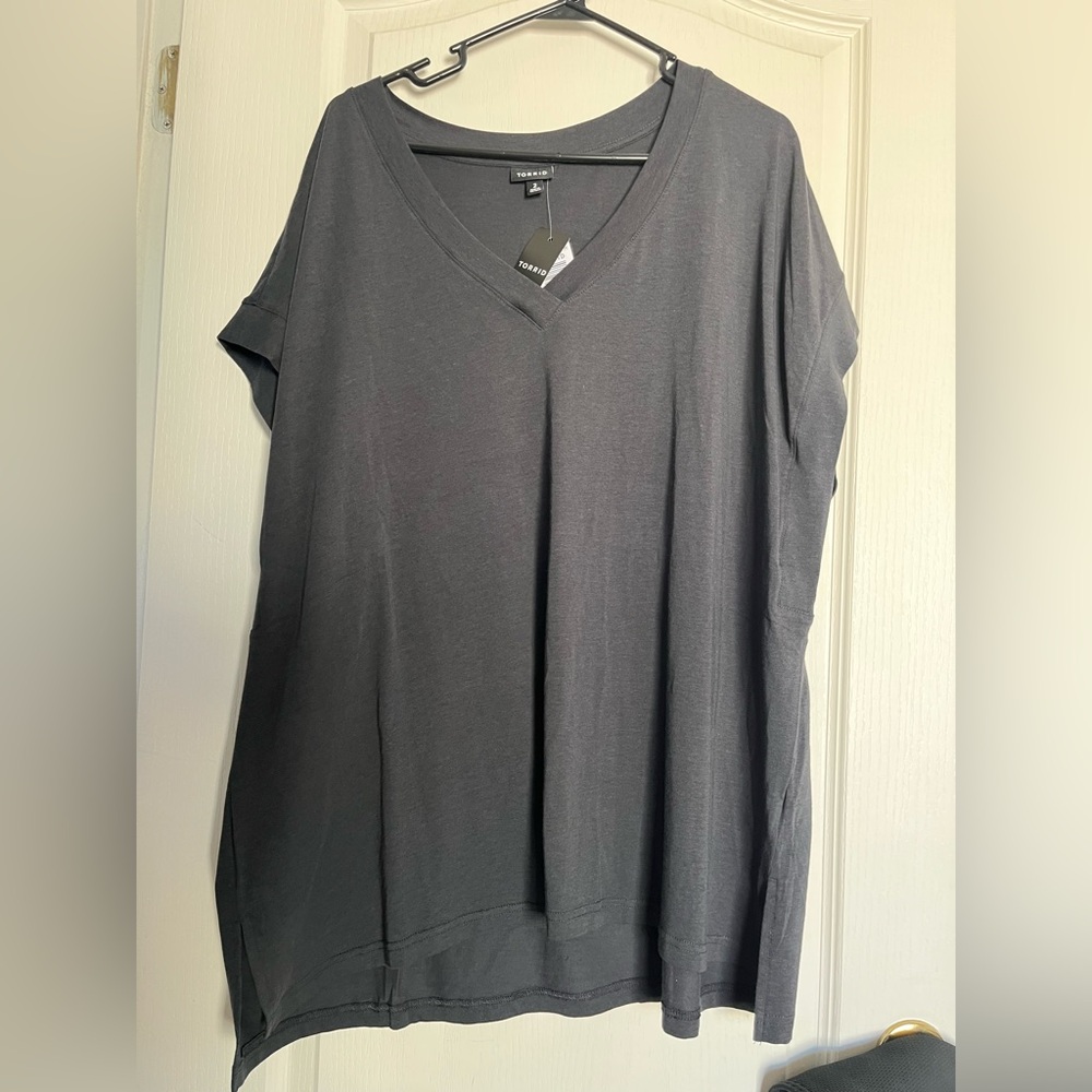 Torrid NWT gray V neck shirt. 2X. Runs a little big